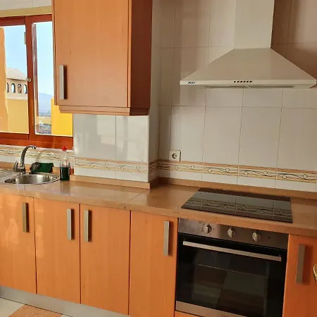 3 Bed Penthouse - Sleeps 8 - Pool - Sea View *