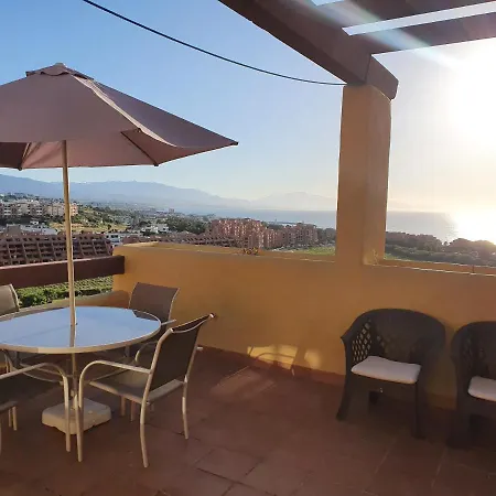 3 Bed Penthouse - Sleeps 8 - Pool - Sea View Lägenhet Manilva